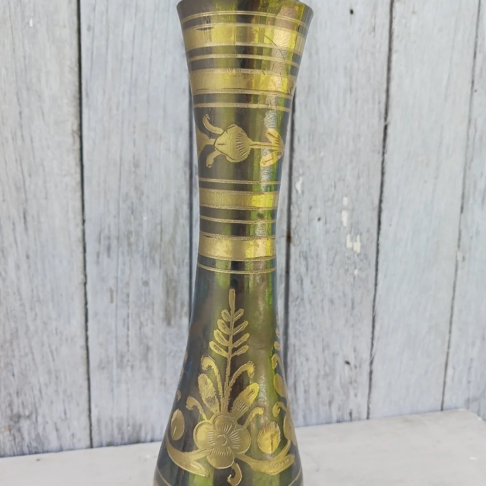 Vtg MCM Indian Brass Metal Fluted Footed Vase Black Patina Etched Floral Pattern